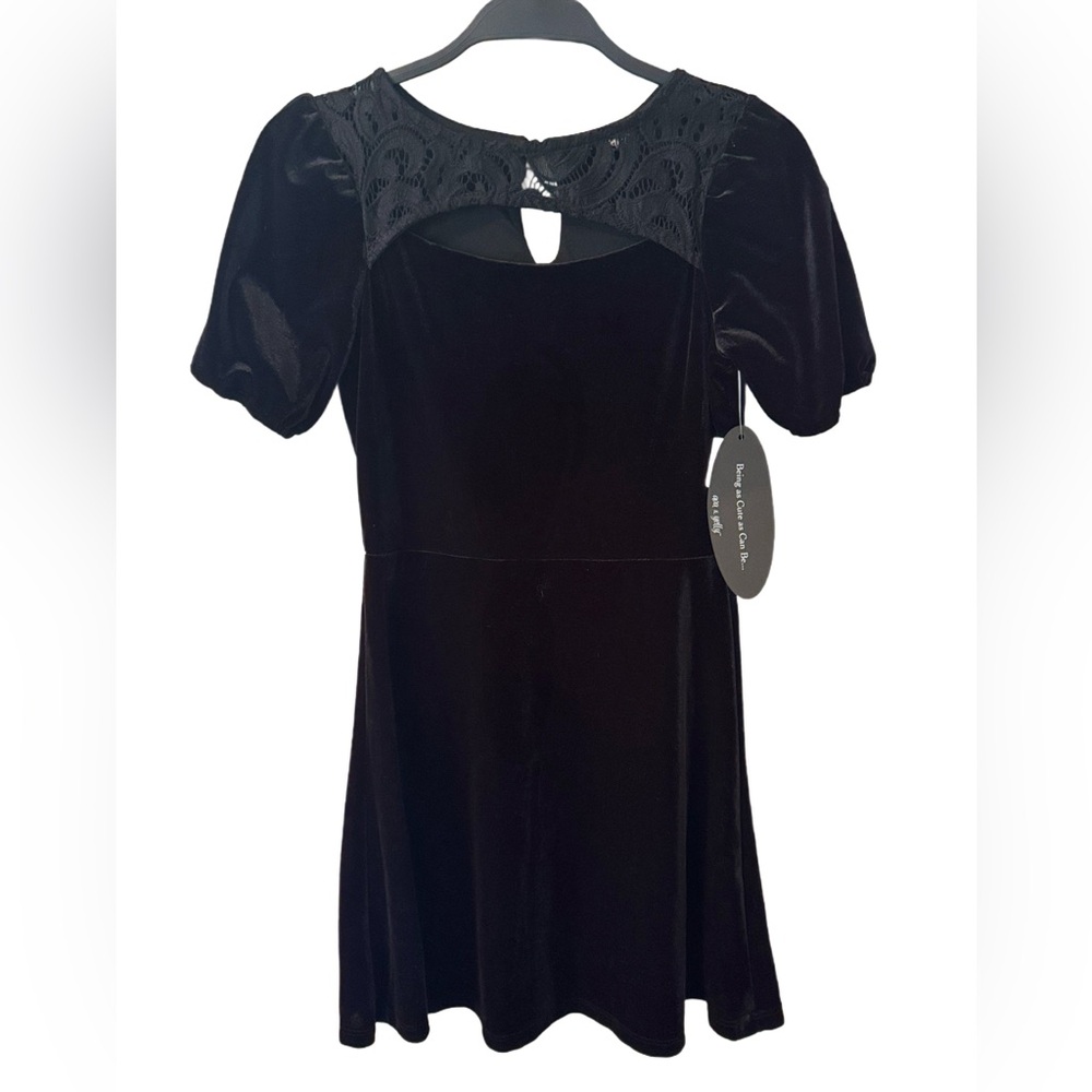 NWT Girls Elegant Black Velvet Dress - Size 8